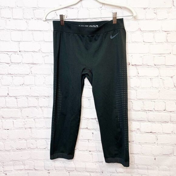 Nike Pro Hypercool Black Capri Legging Womens Size Medium - Picture 1 of 7